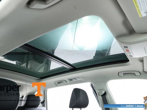 Used 2024 Volkswagen Tiguan SE w/ Panoramic Sunroof Package FWD image 36