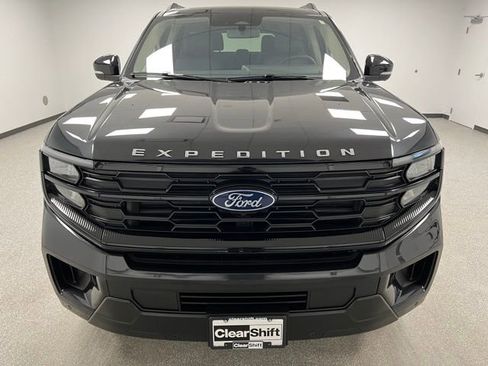 Used 2025 Ford Expedition Max Active AWD/4WD image 3