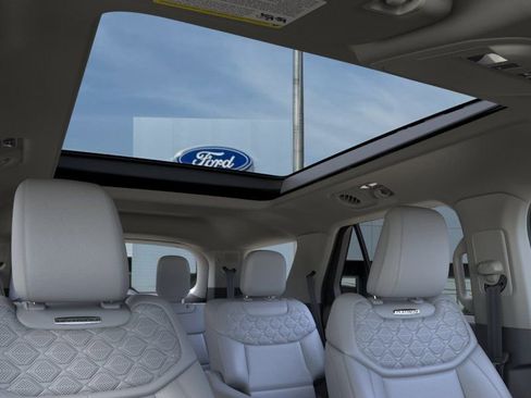 New 2026 Ford Explorer Platinum w/ LUX Leather Package AWD/4WD image 22