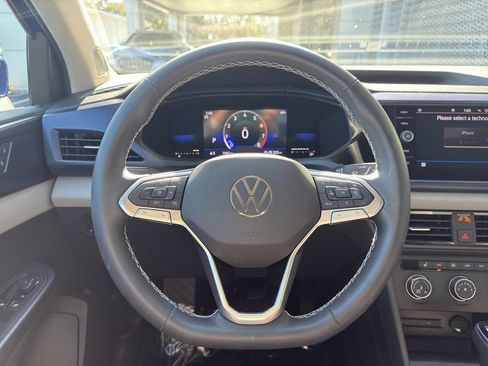 Used 2022 Volkswagen Taos SE w/ Driver Assistance Package image 14