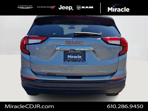 Used 2024 GMC Terrain SLE w/ Driver Convenience Package AWD/4WD image 5