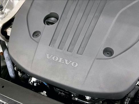 Certified 2025 Volvo XC60 B5 Plus image 35
