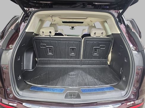 Certified 2024 Buick Enclave Avenir w/ Avenir Technology Package image 17