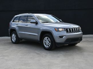 Used 2020 Jeep Grand Cherokee Laredo image 1