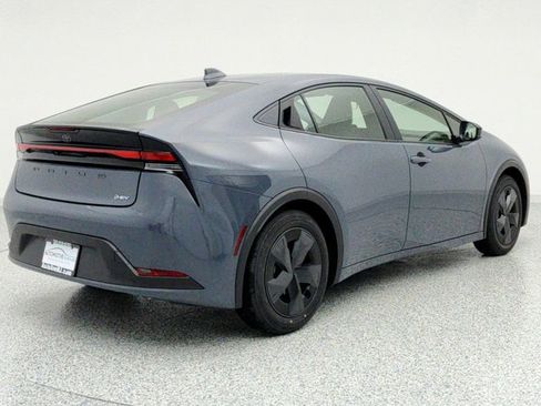 Used 2025 Toyota Prius LE image 5