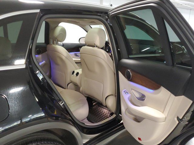 Used 2021 Mercedes-Benz GLC 300 4MATIC image 31