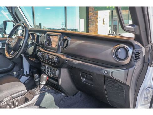 Used 2021 Jeep Gladiator Sport image 13