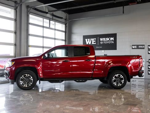 Used 2022 Chevrolet Colorado Z71 w/ Safety Package image 2