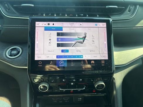 Used 2021 Jeep Grand Cherokee L Overland w/ Luxury Tech Group IV image 18