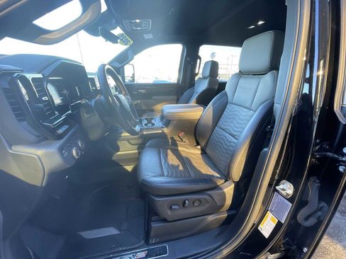 Used 2025 Chevrolet Silverado 2500 ZR2 w/ Technology Package image 19