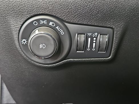 Used 2025 Jeep Compass Trailhawk AWD/4WD image 24