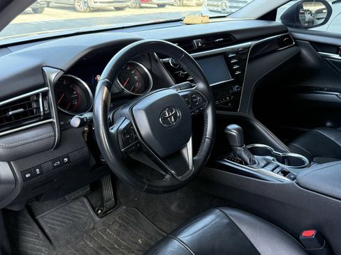 Used 2018 Toyota Camry XSE image 3