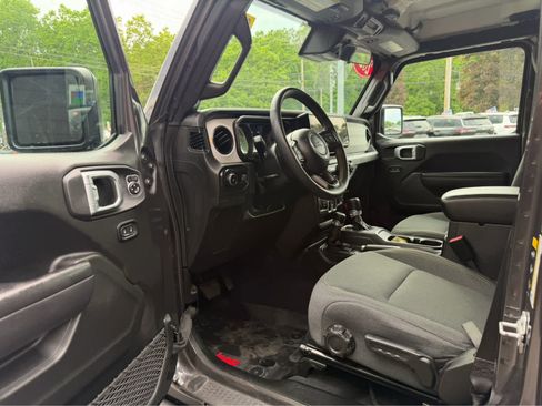 Used 2024 Jeep Wrangler Unlimited Sport AWD/4WD image 14
