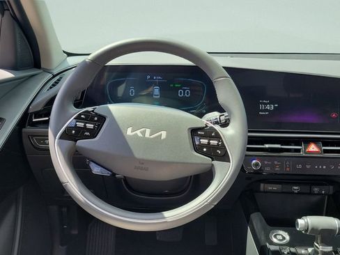 Used 2025 Kia Niro EX FWD image 19