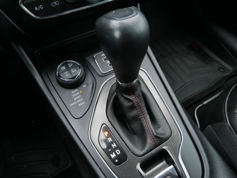 Certified 2022 Jeep Cherokee Trailhawk w/ Comfort/Convenience Group image 27