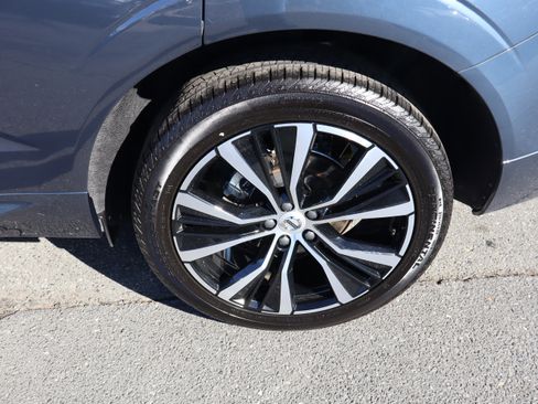 Used 2025 Volvo XC60 B5 Plus image 39