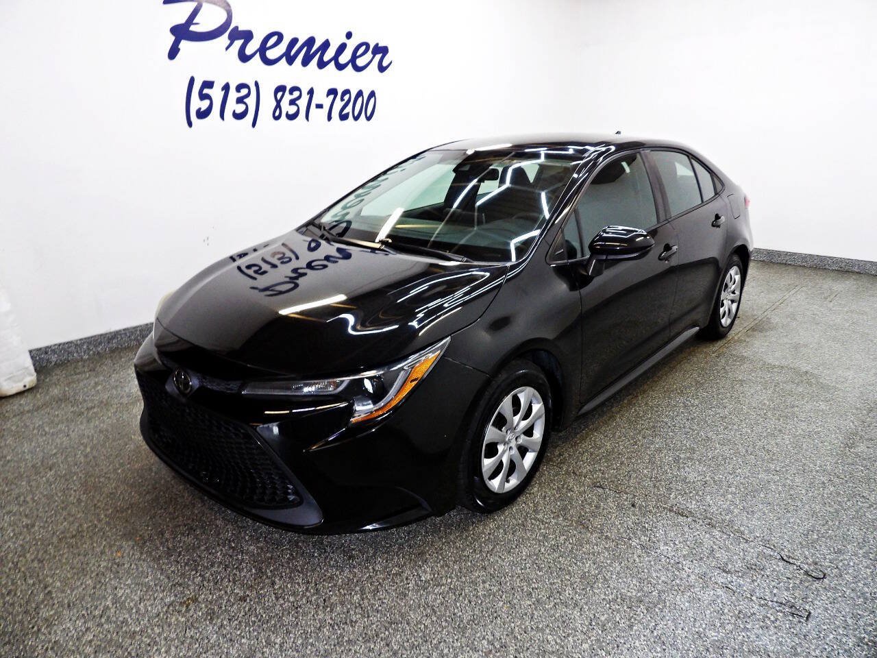 Used 2021 Toyota Corolla LE FWD image 1