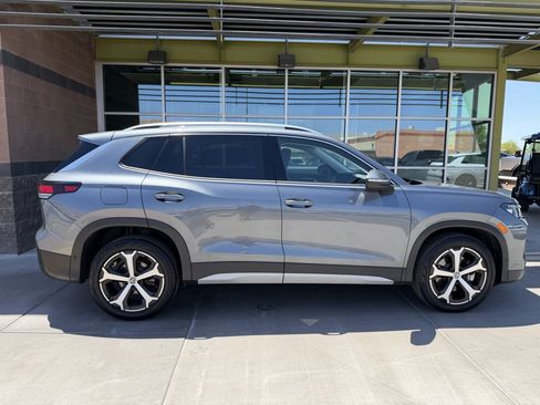 Used 2025 Volkswagen Tiguan SE w/ Panoramic Sunroof Package AWD/4WD image 9