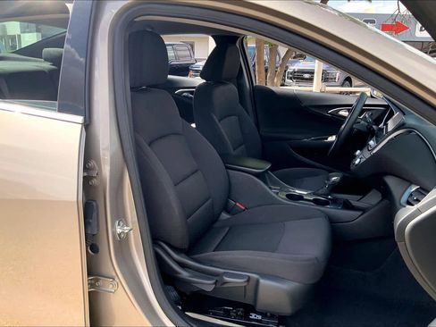 Used 2025 Chevrolet Malibu LS image 9