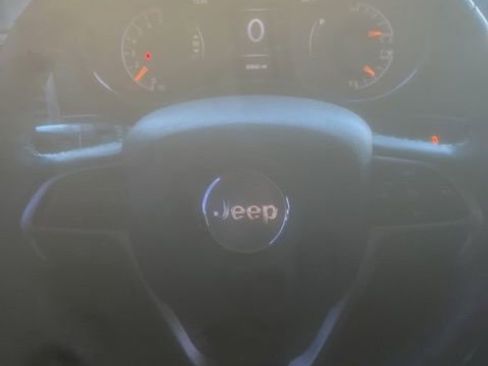 Used 2018 Jeep Grand Cherokee Altitude image 7