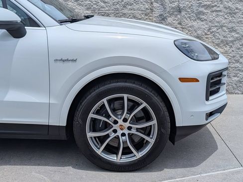 Certified 2026 Porsche Cayenne E-Hybrid AWD/4WD image 33