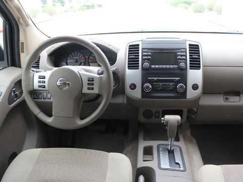 Used 2014 Nissan Frontier SV image 16