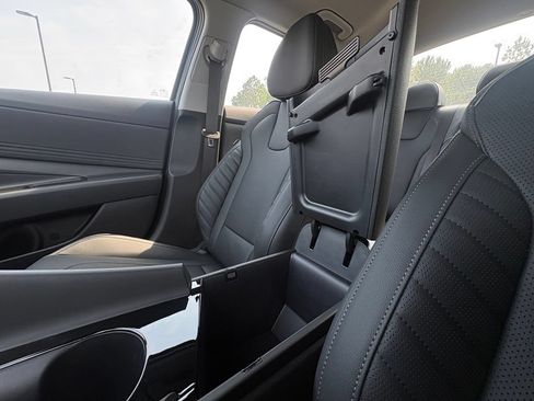New 2026 Hyundai Elantra Limited FWD image 18