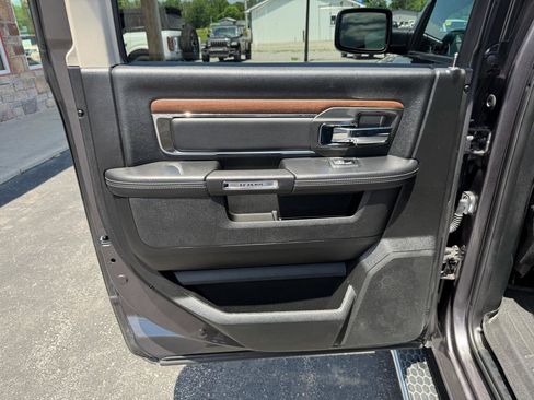Used 2017 RAM 1500 Laramie w/ Convenience Group AWD/4WD image 16