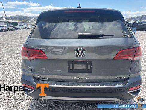 Used 2023 Volkswagen Taos SE w/ Panoramic Sunroof Package image 4