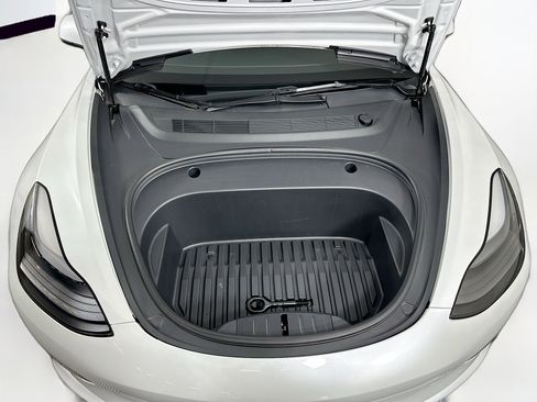 Used 2023 Tesla Model 3 Standard Range image 32