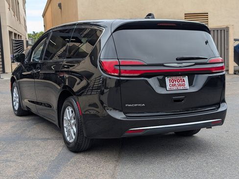 Used 2023 Chrysler Pacifica Touring-L FWD image 13