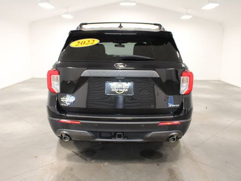 Used 2022 Ford Explorer XLT w/ Equipment Group 202A image 8