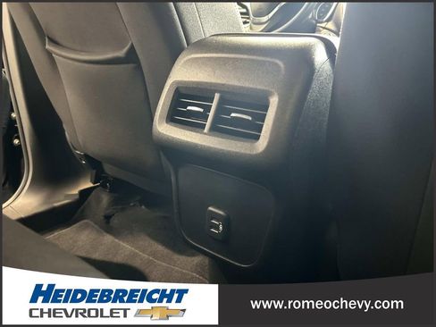 Used 2019 Chevrolet Equinox LT FWD image 17
