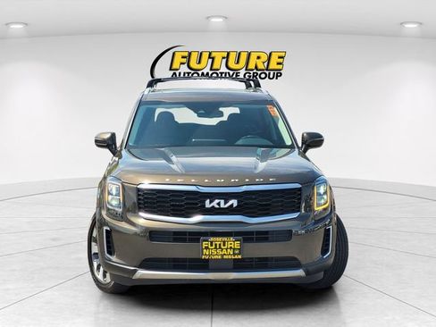Used 2022 Kia Telluride EX w/ EX Premium Package FWD image 2