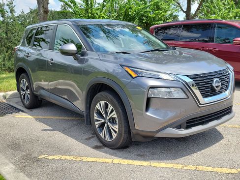 Certified 2022 Nissan Rogue SV FWD image 2