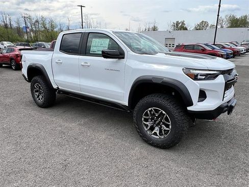 New 2026 Chevrolet Colorado ZR2 w/ Technology Package AWD/4WD image 8