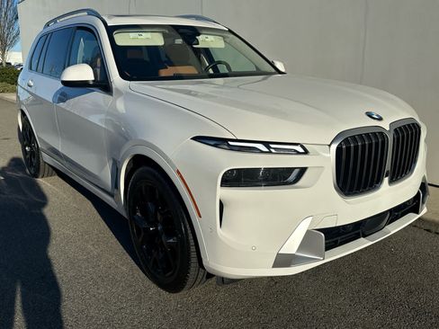 Certified 2023 BMW X7 xDrive40i w/ Premium Package image 2