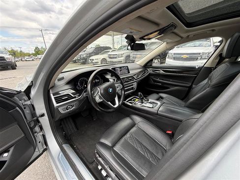 Used 2018 BMW 750Li xDrive AWD/4WD image 19