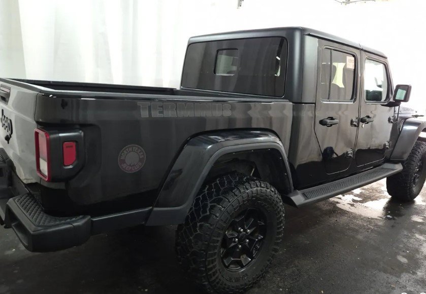 Used 2023 Jeep Gladiator Sport AWD/4WD image 4