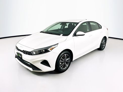 Used 2024 Kia Forte LXS image 3