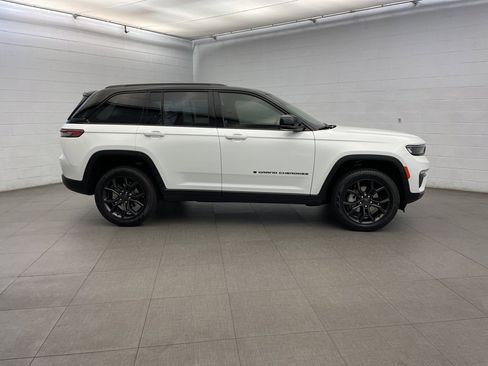 New 2025 Jeep Grand Cherokee Limited image 2