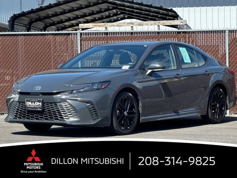 Used 2025 Toyota Camry SE FWD image 8