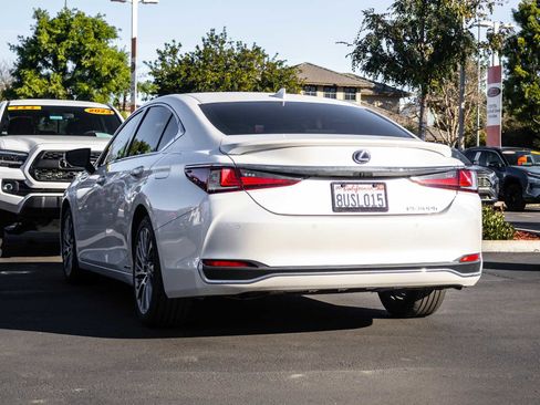 Used 2020 Lexus ES 300h w/ Premium Package image 4