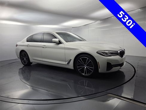 Used 2021 BMW 530i w/ Premium Package image 2