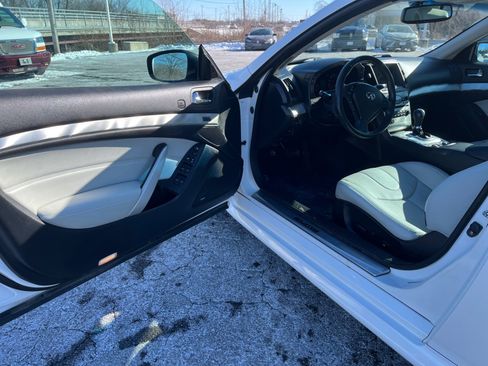Used 2011 INFINITI G37 w/ Premium Pkg image 14