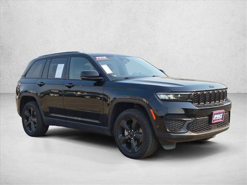 Used 2023 Jeep Grand Cherokee Altitude AWD/4WD image 3