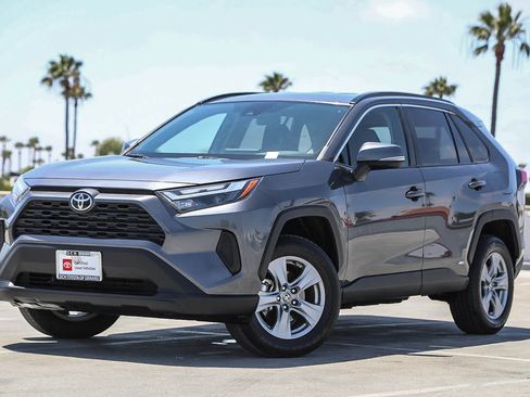 Certified 2025 Toyota RAV4 XLE AWD/4WD image 1
