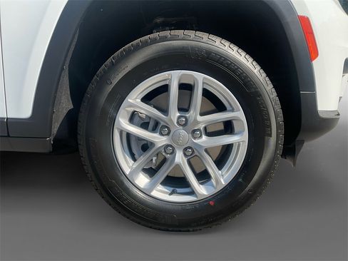 New 2025 Jeep Grand Cherokee L Laredo w/ Luxury Tech Group I image 8