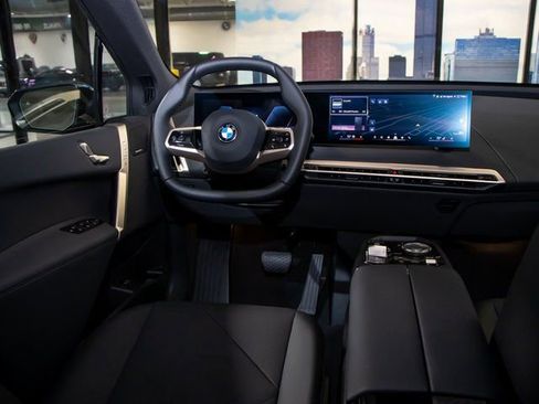 Used 2026 BMW iX xDrive45 w/ Premium Package image 15