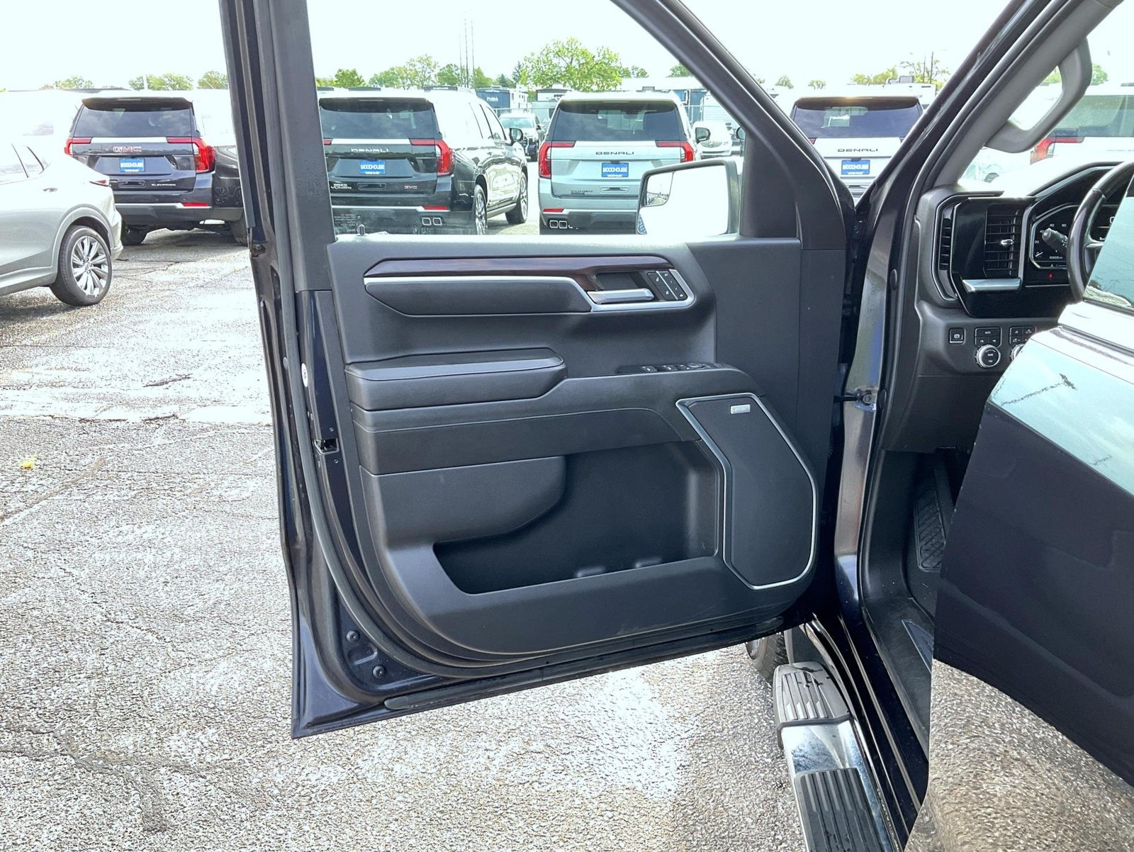 Certified 2022 GMC Sierra 1500 SLT w/ SLT Convenience Package AWD/4WD image 11